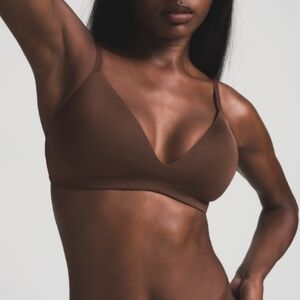 NWT SKIMS Wireless Form Bra in Cocoa